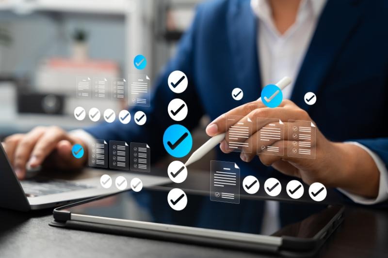 システム運用と保守の違いとは？業務内容と外注判断のポイントを解説